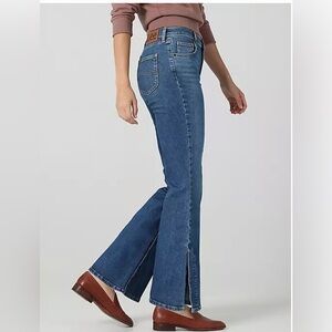 Lee Women's 70s hi-rise flare legs with Slit hems jeans in Smokey indigo size 33